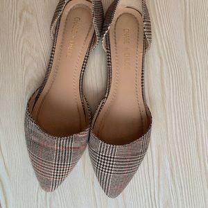 Chic plaid flats